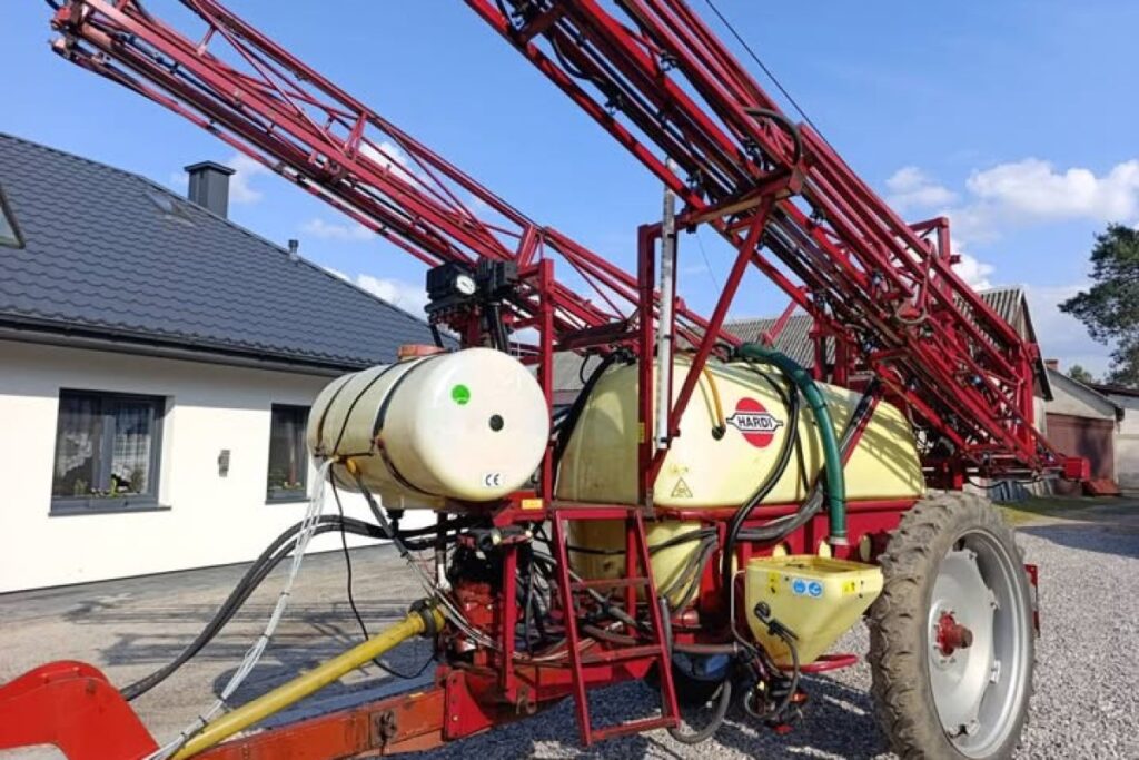 sprayer tractor field