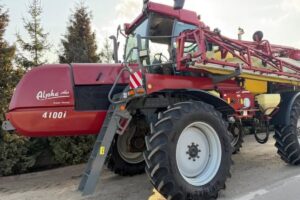 self-propelled sprayer
