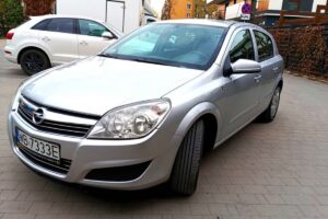 Opel Astra car