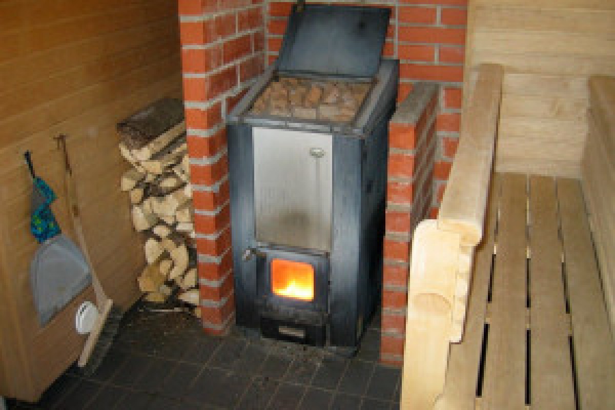 elderly man computer scam