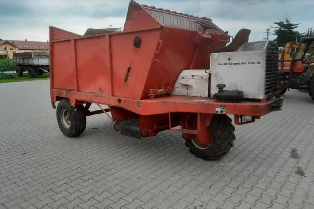 self-propelled feed mixer