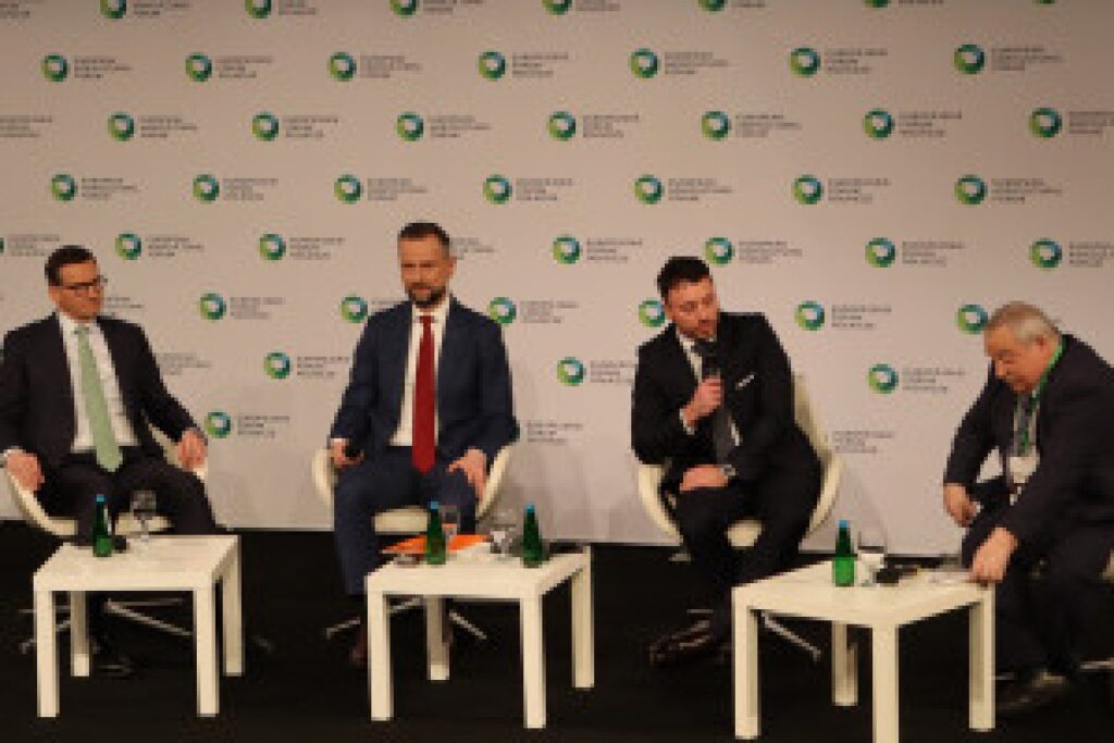 disappointed farmers crowd