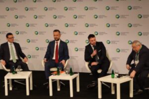 disappointed farmers crowd