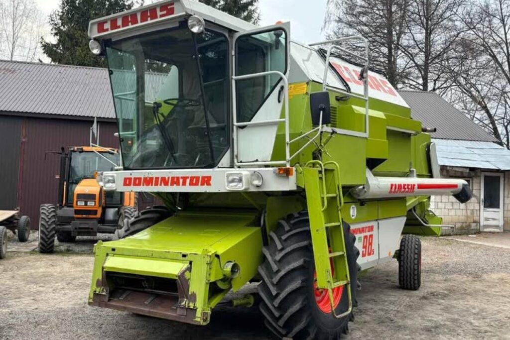 claas combine harvester