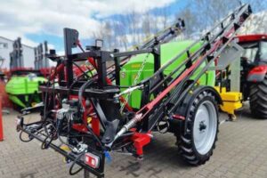 sprayer tractor