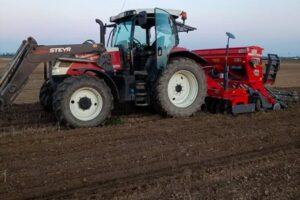 seed drill tractor
