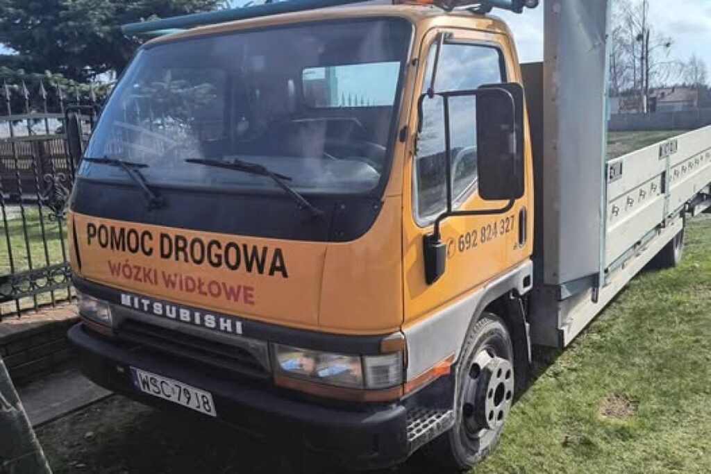 Mitsubishi Canter truck