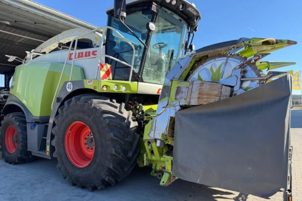 corn harvester machine