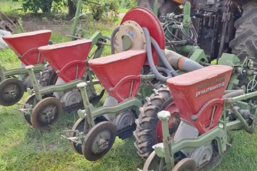 pneumatic seeder