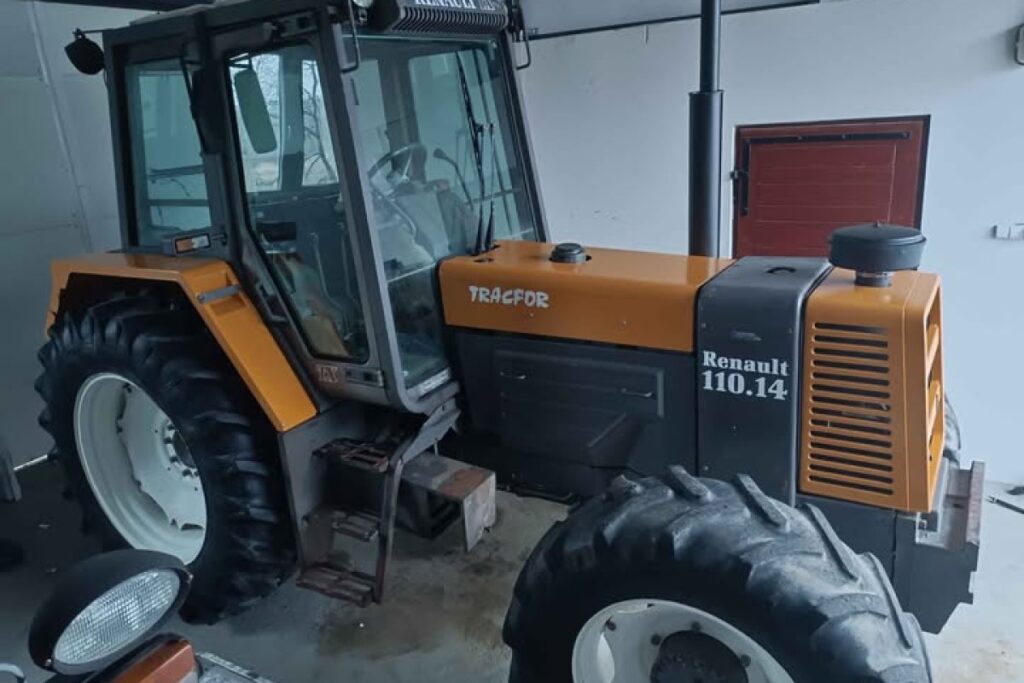 agricultural tractor