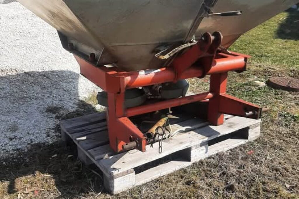 fertilizer spreader