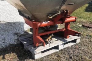 fertilizer spreader