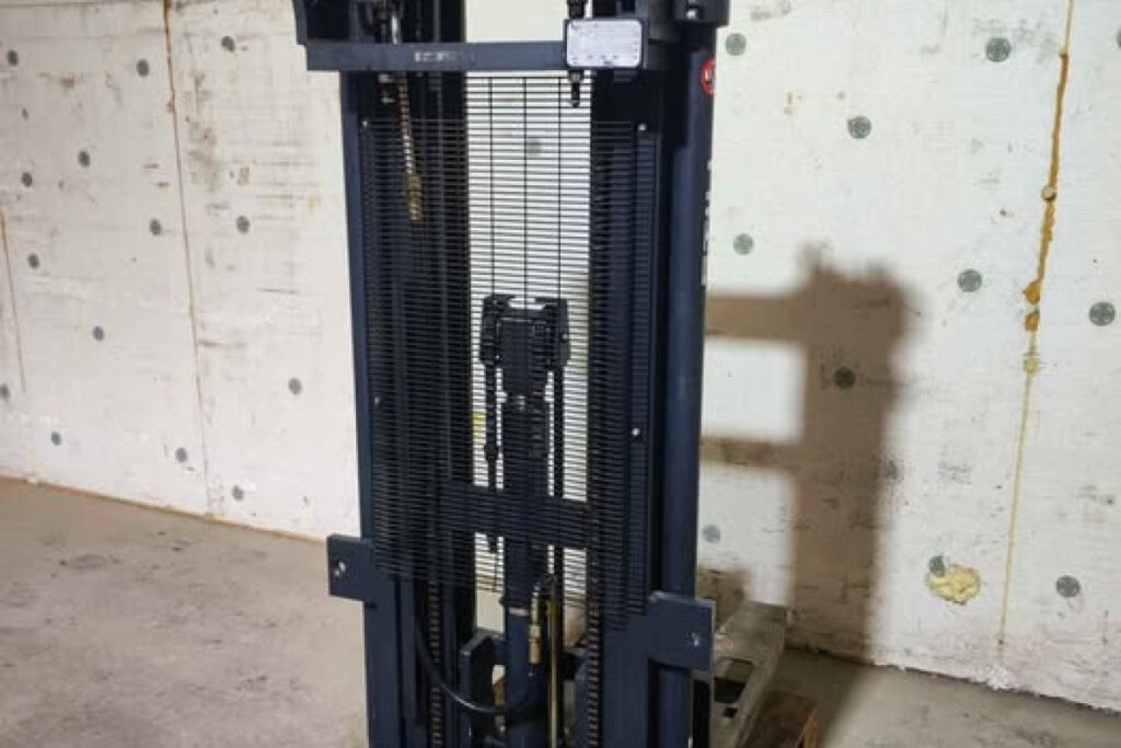 forklift mast