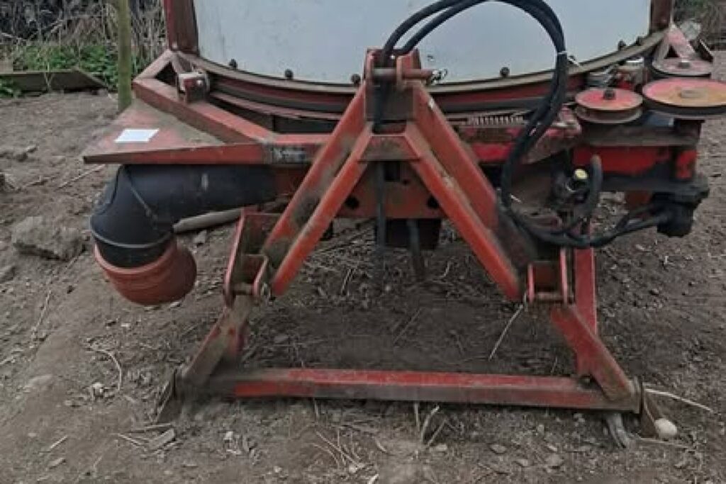 strawberry mulch layer
