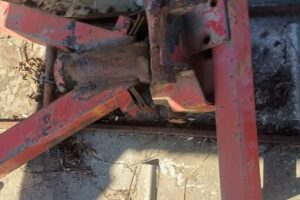 agricultural sprayer hitch