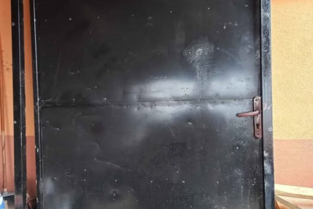 metal insulated door