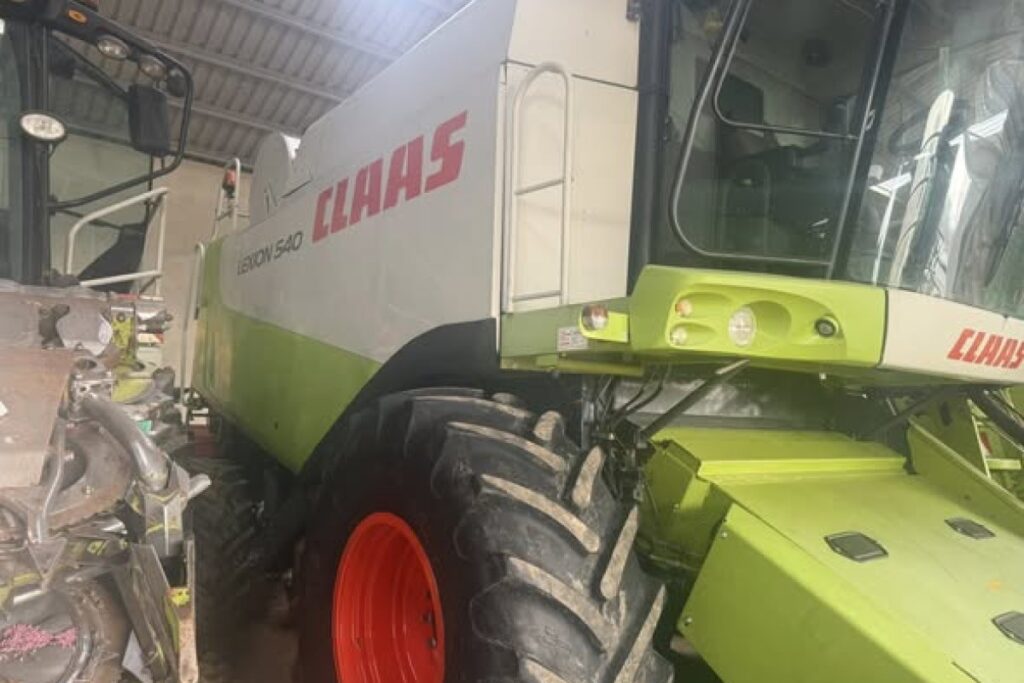 claas combine harvester