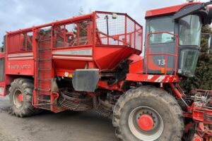 sugar beet harvester