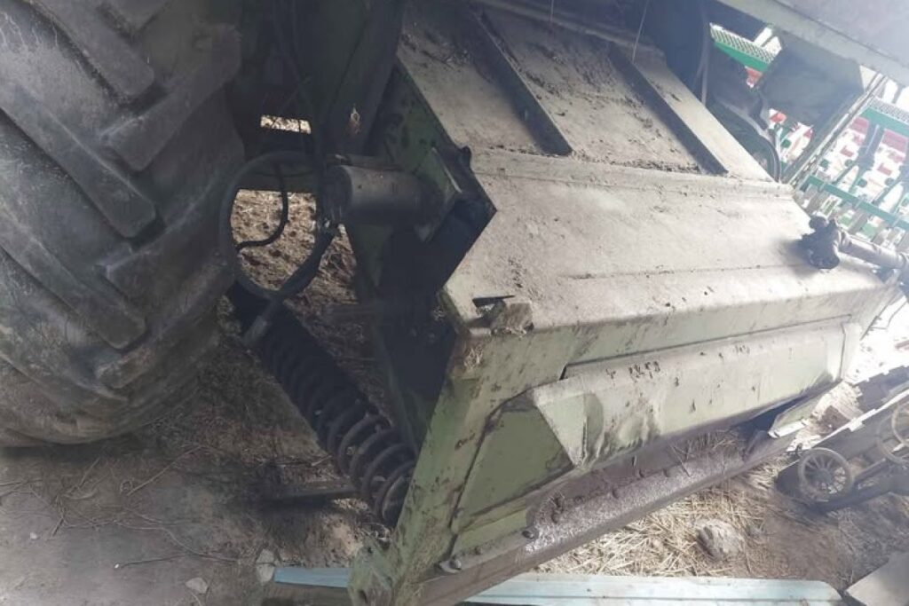 combine harvester feeder