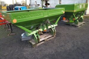fertilizer spreader