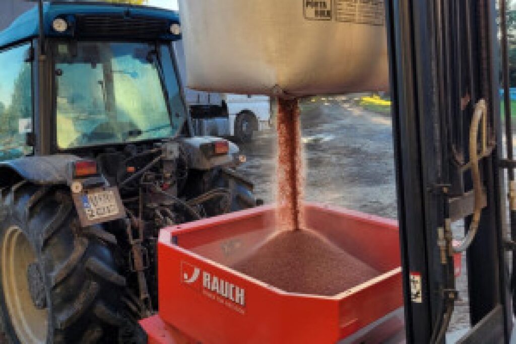 fertilizer field spreader