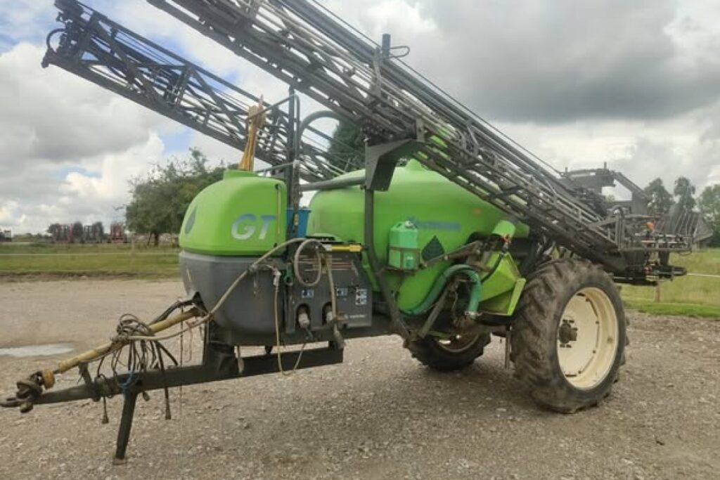 sprayer tractor
