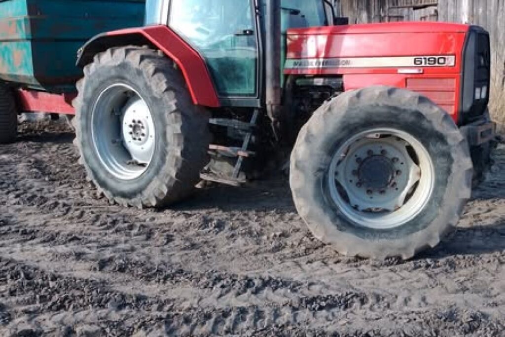 tractor Massey Ferguson