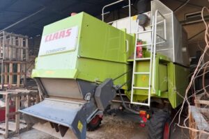 claas combine harvester