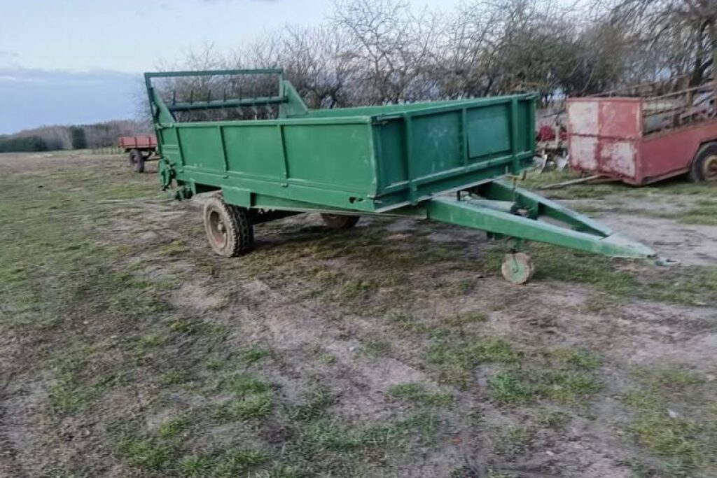manure spreader trailer