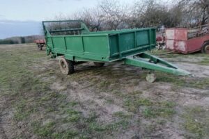 manure spreader trailer