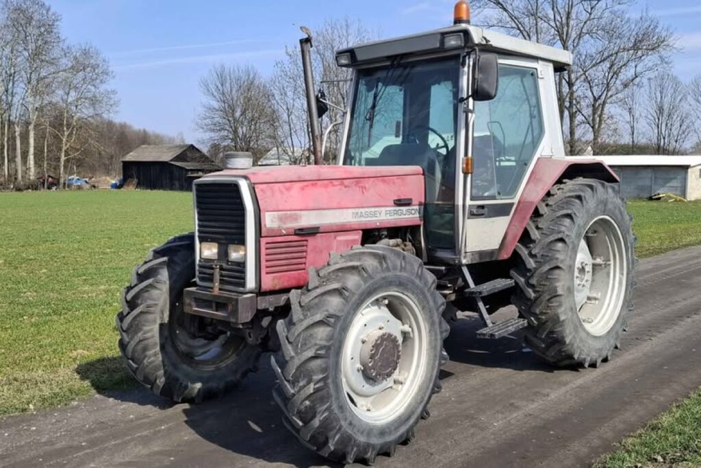agricultural tractor