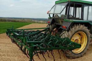 agricultural spring tine harrow