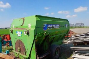agricultural mixer wagon