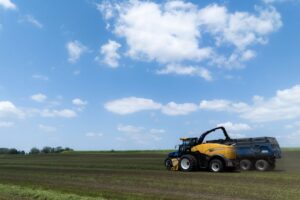 tractor field harvest