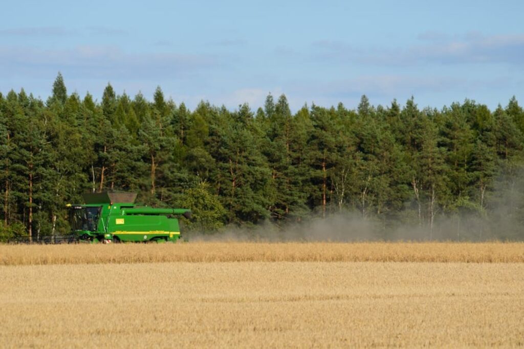 combine harvester John Deere