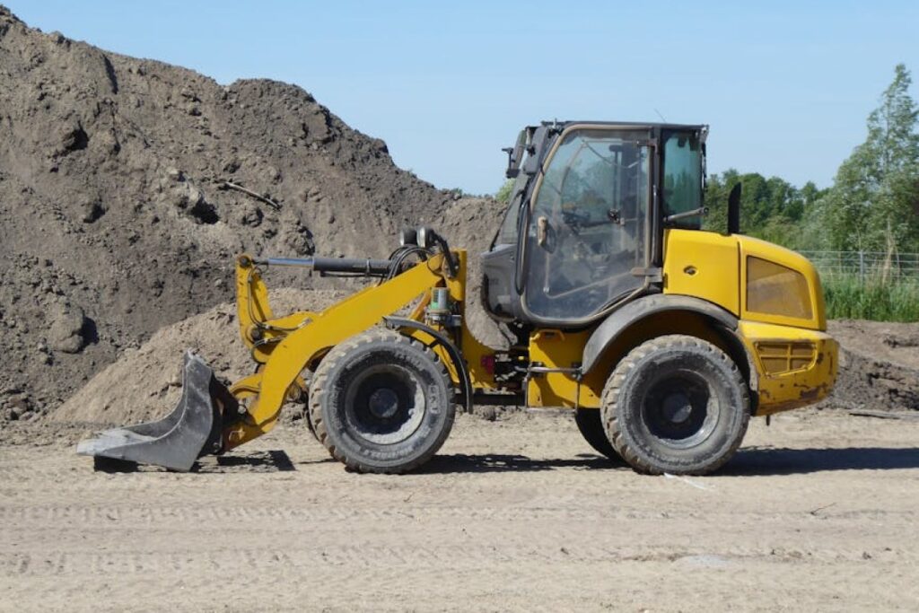 Avant 528 loader