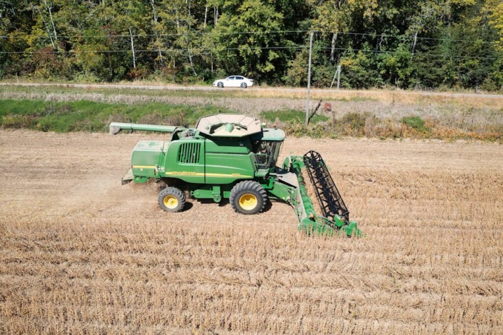 John Deere 855 harvester