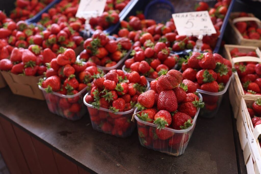 strawberries market