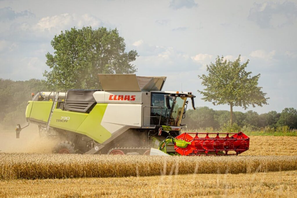Claas Tucano 320 combine harvester
