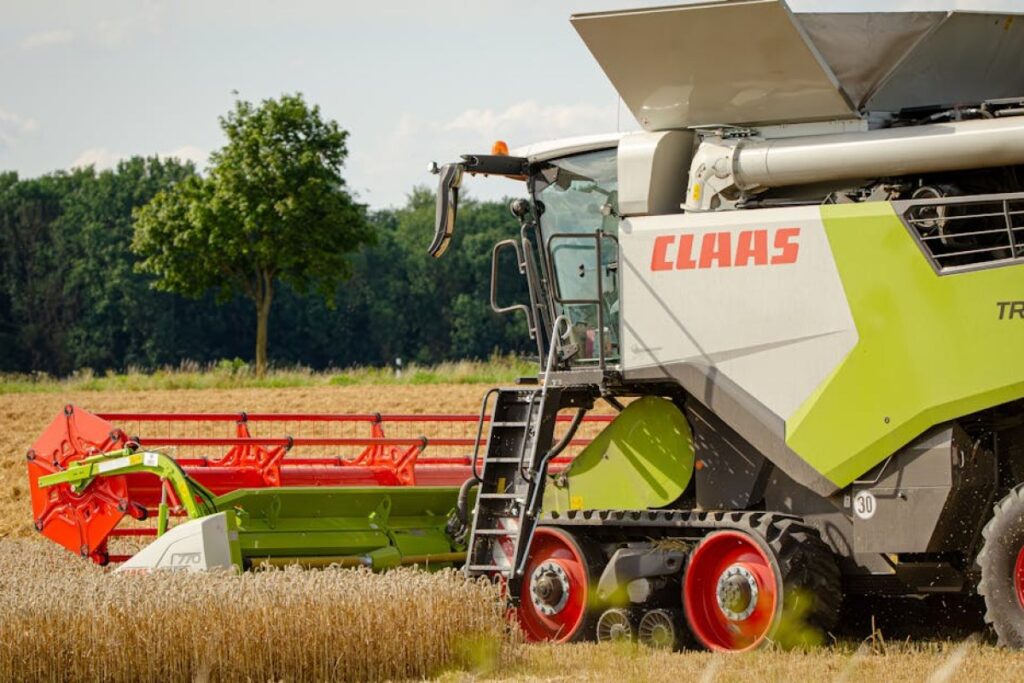 CLAAS 680 tedder