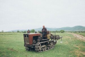 tractor C330M
