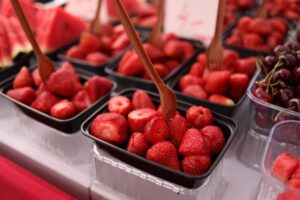 strawberries market Kyiv