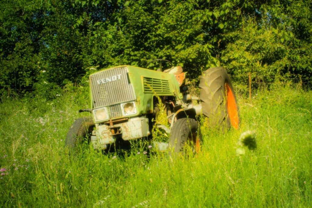 Fendt 208F tractor