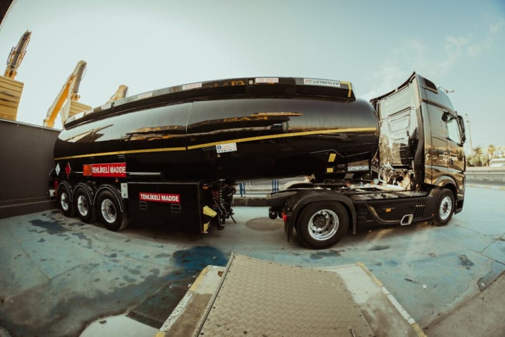 vacuum tanker truck