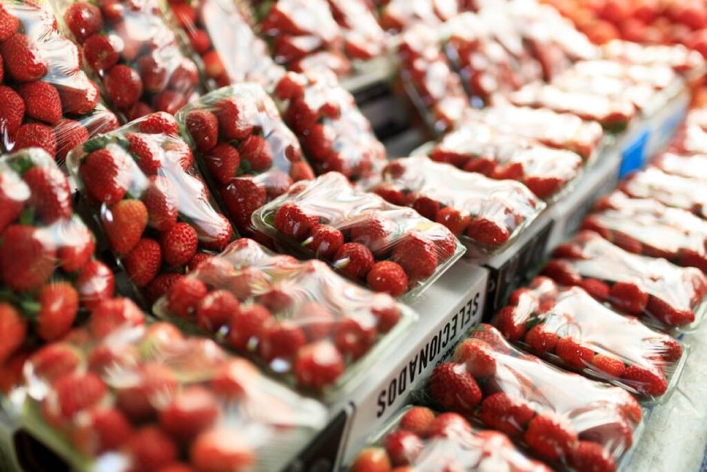 strawberries market delivery