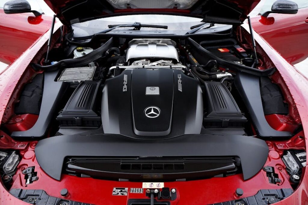 Mercedes V8 engine