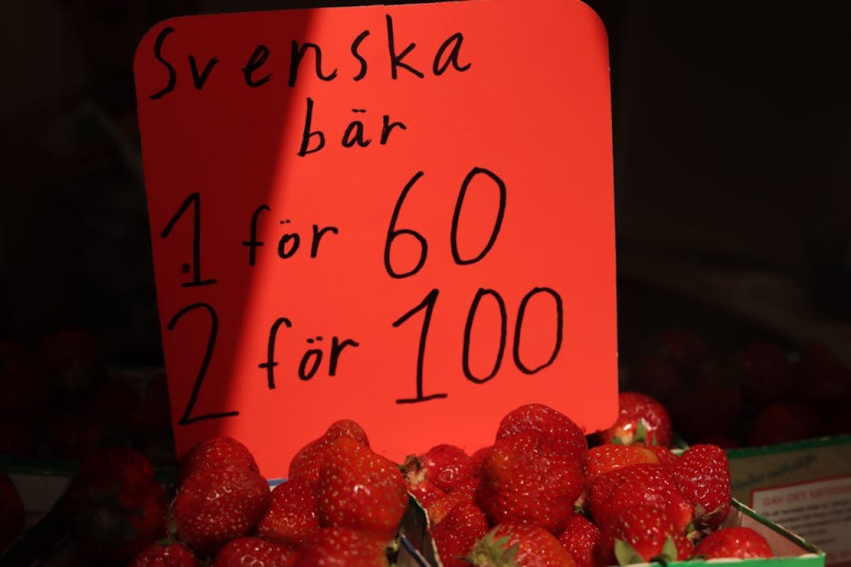strawberries market price