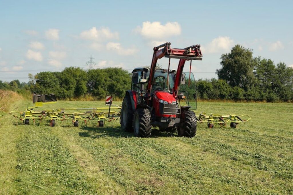 hay tedder machine