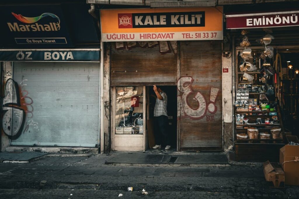 Bronisze market closed