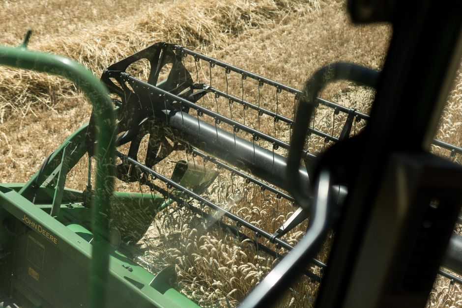 John Deere wprowadza zaawansowaną automatyzację w kombajnach na rok 2027